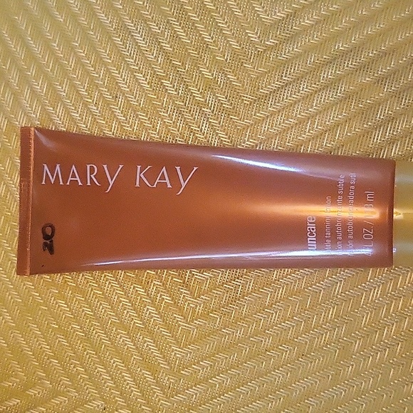 Mary Kay subtle tanning lotion - Picture 1 of 2